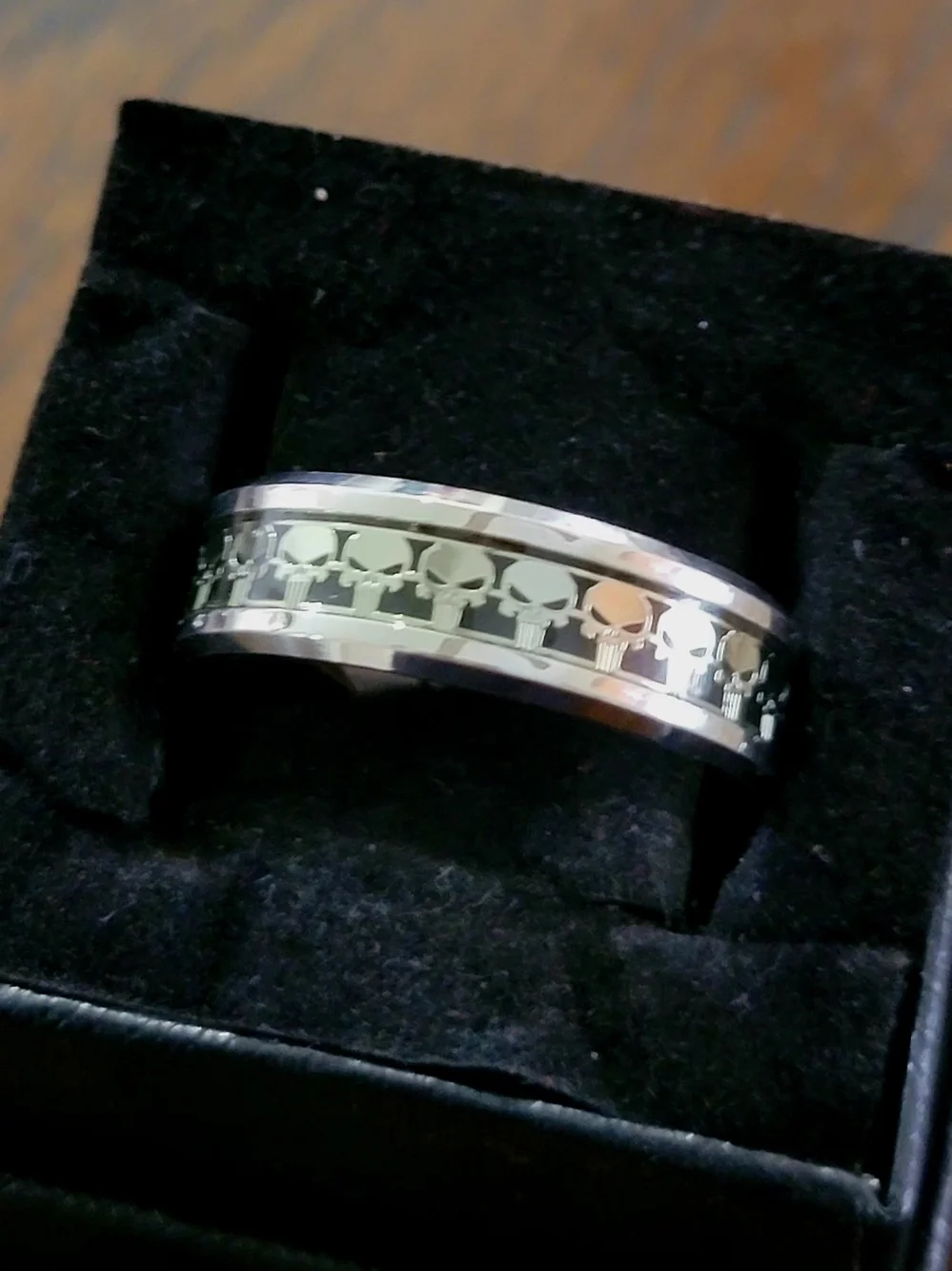 Men's Stainless Steel Skull Pattern Band Ring - Black & Silver